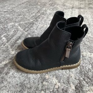 GAP Shoes - Gap Toddler Girl Faux Leather booties GAP Shoes - Gap Toddler Girl Faux Leather booties